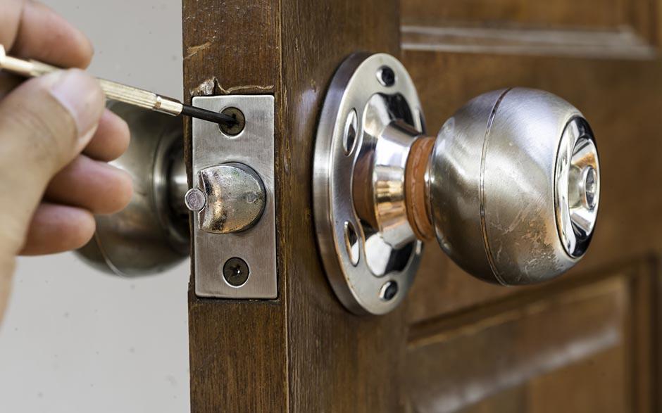 changer serrure porte fenetre pvc Fontainebleau
